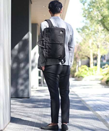 スーツにリュックの男性はアリですか?