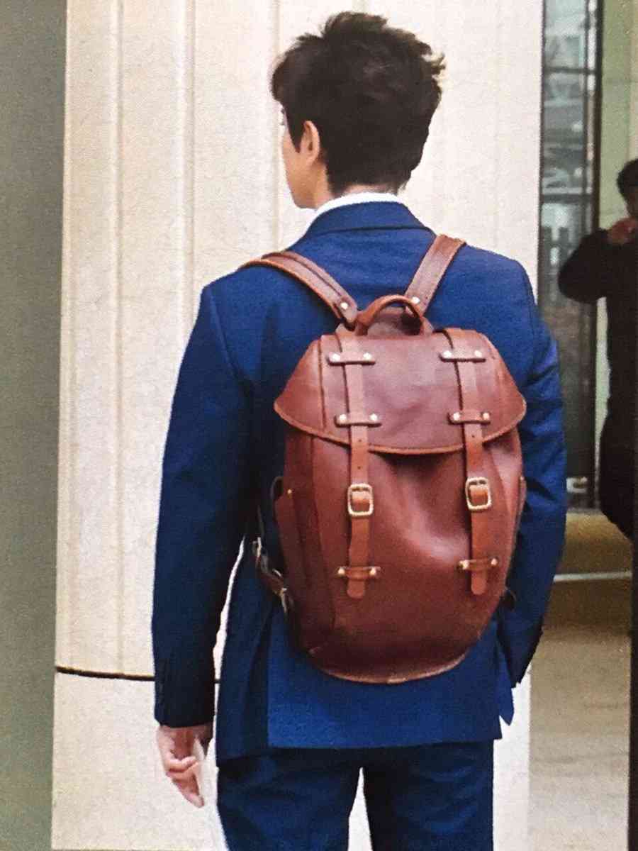 スーツにリュックの男性はアリですか?