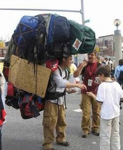 スーツにリュックの男性はアリですか?