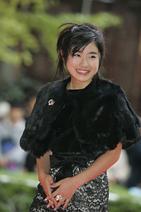 石原さとみ、新人ADに変装！ 視聴者「変装してもかわいさダダ漏れ」