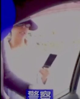 あおり・暴行男 行方わからず 警察が車を検証