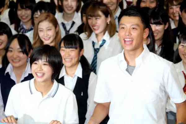 芸能人の写真でPTA会報を完成させよう