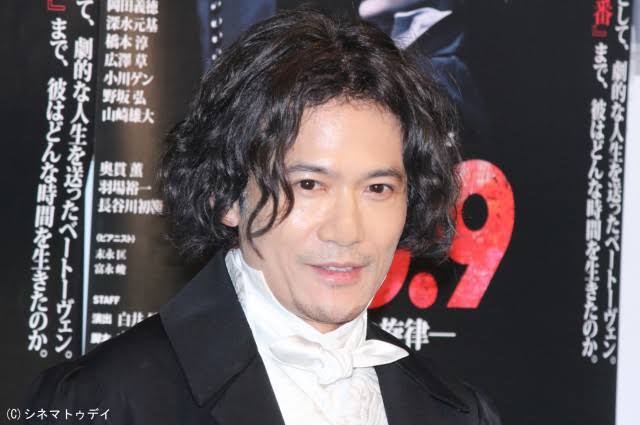 芸能人の写真でPTA会報を完成させよう