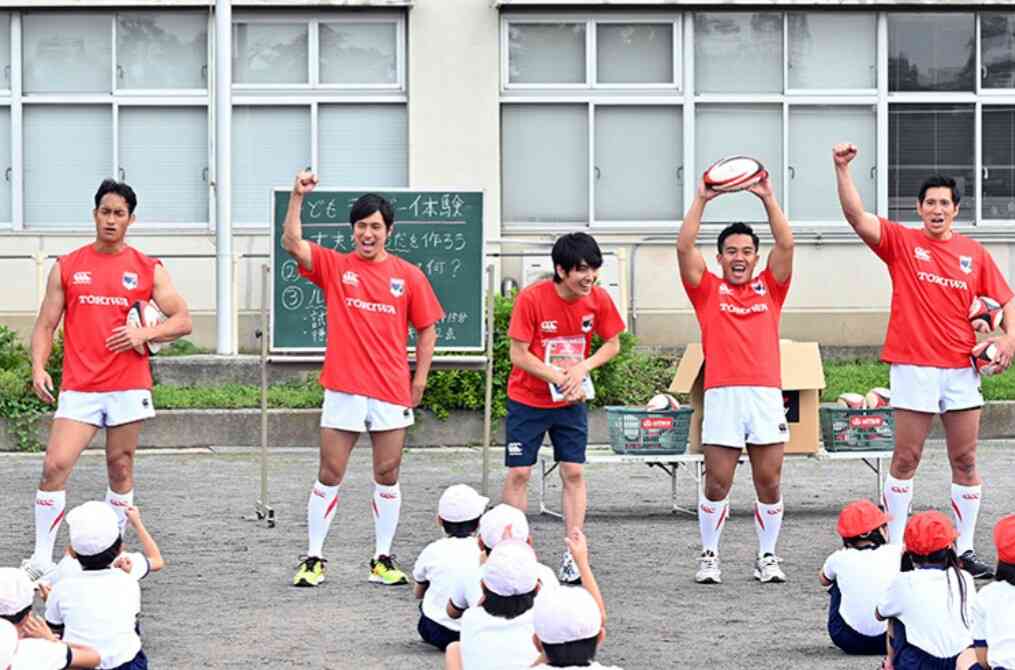 芸能人の写真でPTA会報を完成させよう