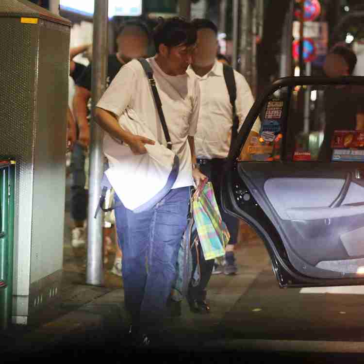 山里亮太、タクシーから蒼井優運転車に乗り換えのラブラブ姿