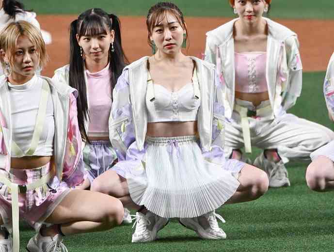 SKE48大場美奈、バストあらわな衝撃カット解禁 重版決定でSKE48初の快挙「女の子でも気に入ってもらえる…」