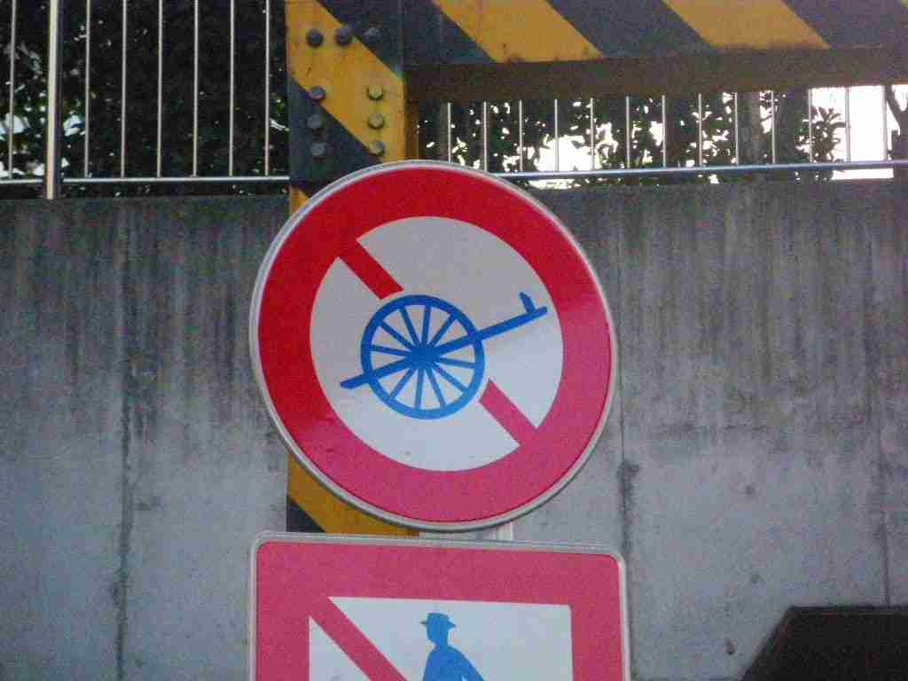 珍しい道路標識の画像ください