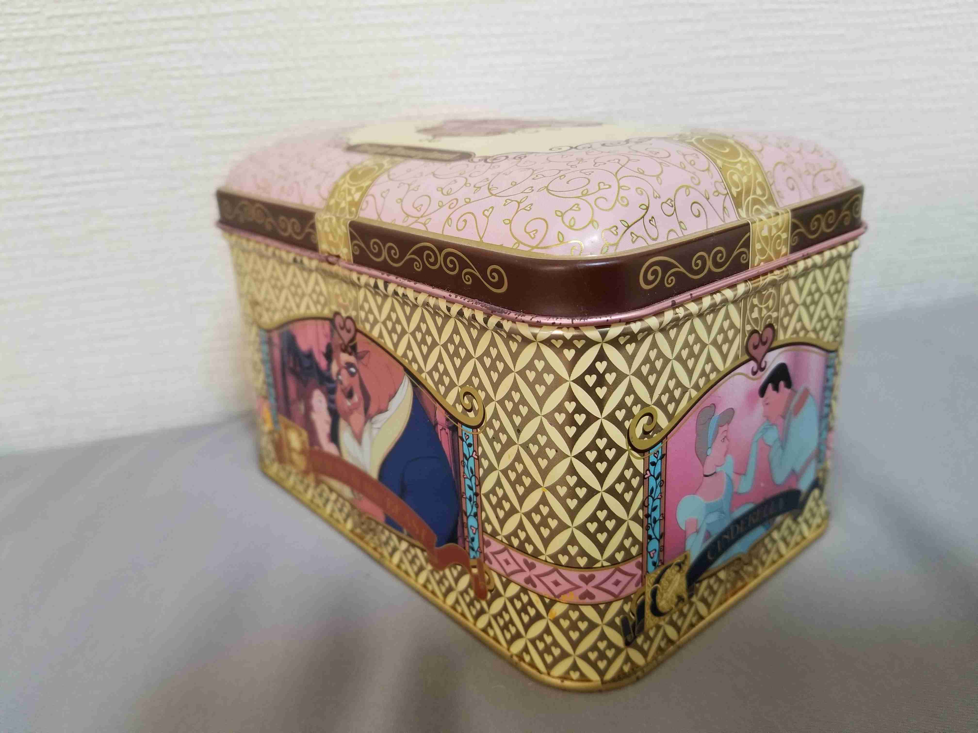 テーマパークのお菓子の缶