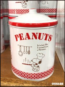 テーマパークのお菓子の缶