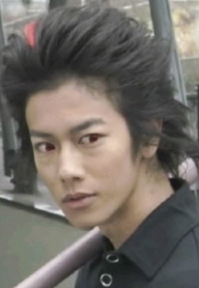 佐藤健、無精ヒゲ姿で新境地!白石和彌監督「ひとよ」撮影現場に潜入