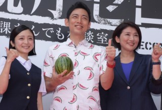 野菜や果物モチーフの服を着た芸能人の画像