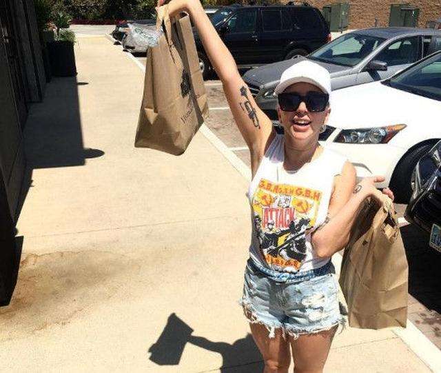 幸せアピールしてる人って幸せじゃないの？