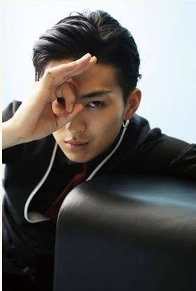 松田翔太、引き締まった“筋肉美背中”公開「SEXY」「惚れる」とファン歓喜