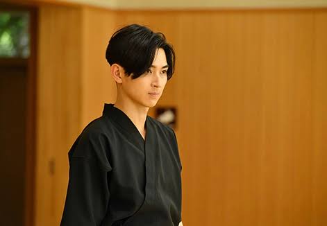 松田翔太、引き締まった“筋肉美背中”公開「SEXY」「惚れる」とファン歓喜