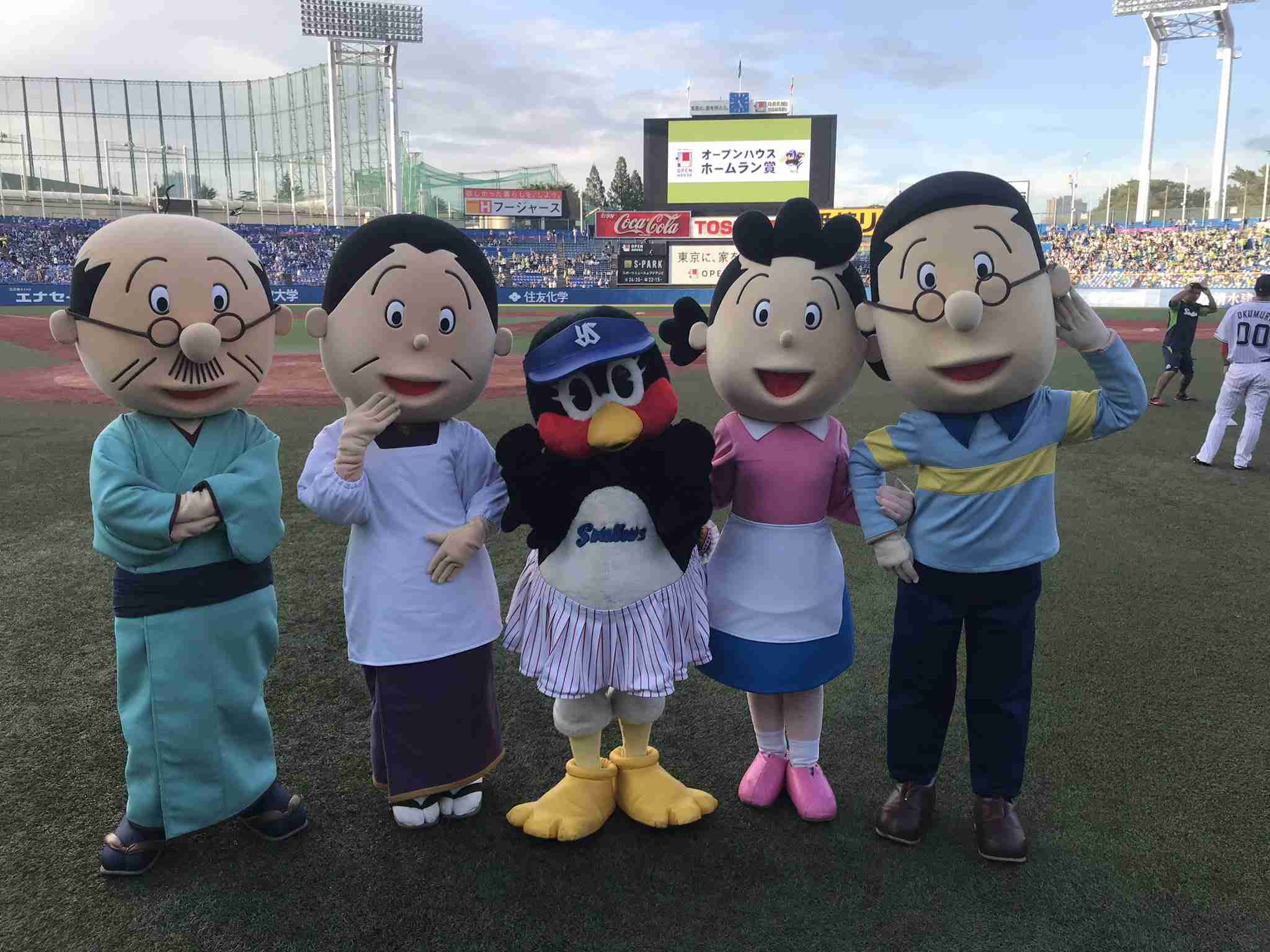 つば九郎とドアラを交互に貼り、時々 他球団マスコットが貼られるトピ