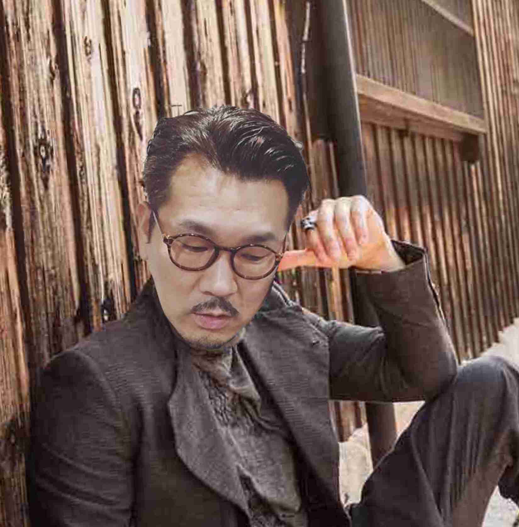 樽美酒研二“メガネだけ”の素顔写真公開「めちゃ男前」「イケメンすぎる」