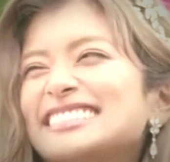 <ローラ>ルイヴィトンコーデ&超絶スタイルに絶賛「スタイル抜群!」「雑誌の表紙みたい」