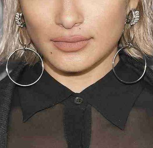 <ローラ>ルイヴィトンコーデ&超絶スタイルに絶賛「スタイル抜群!」「雑誌の表紙みたい」