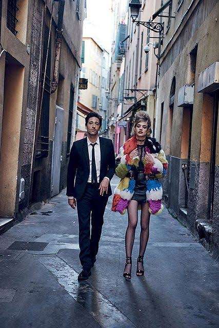 <ローラ>ルイヴィトンコーデ&超絶スタイルに絶賛「スタイル抜群!」「雑誌の表紙みたい」
