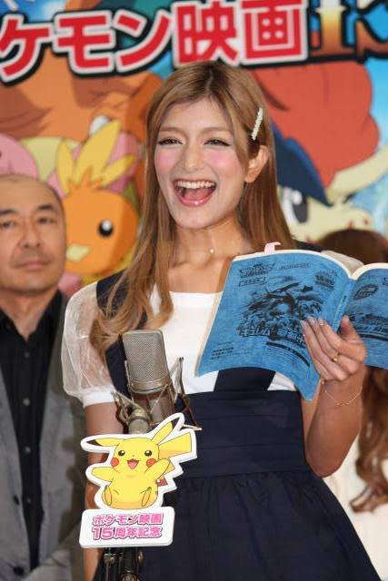 <ローラ>ルイヴィトンコーデ&超絶スタイルに絶賛「スタイル抜群!」「雑誌の表紙みたい」