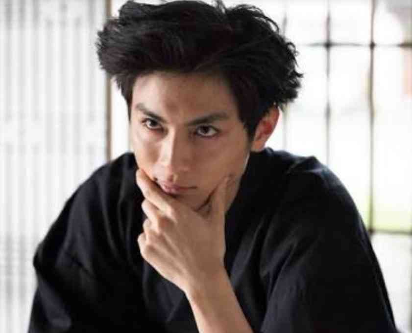 【画像】藤原竜也の私服はダサいヤンキー ...