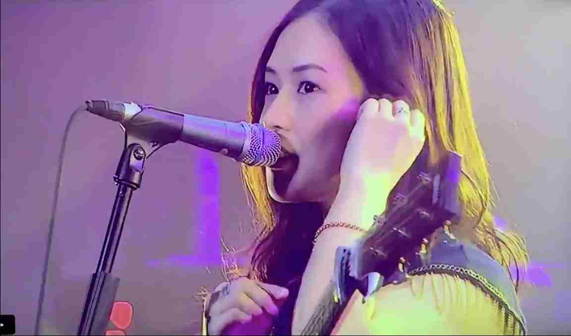 YUI 商店街で弾き語りを披露「デビュー当時と変わらない」「感動」の声