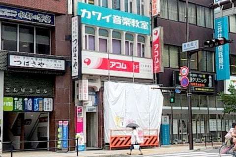 夜の歩道で馬乗りに…28歳女性の首を両手で絞める 殺人未遂容疑で知人の28歳男逮捕