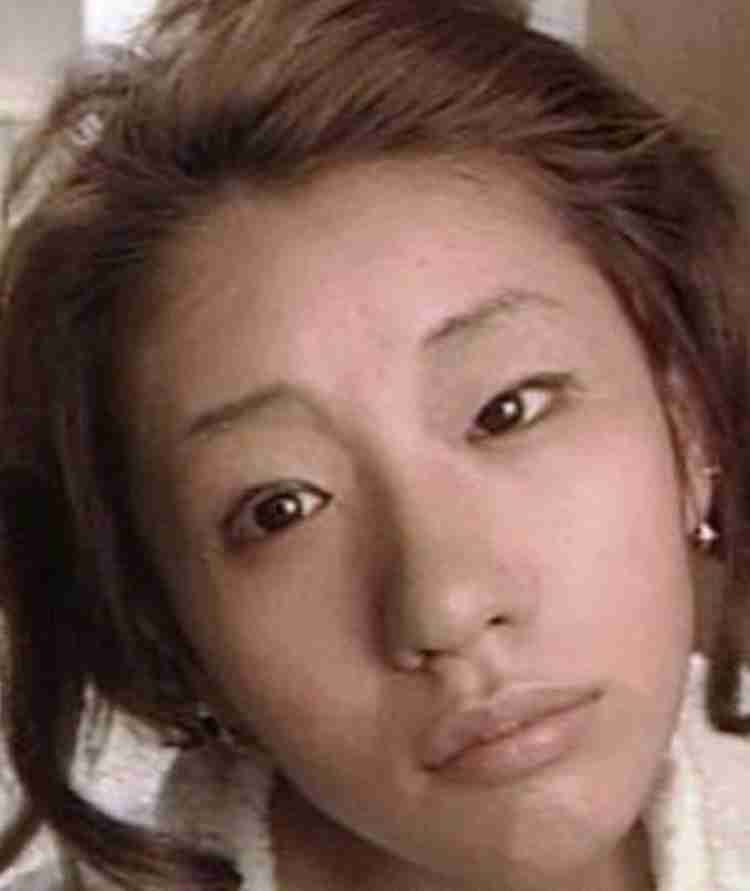 鈴木紗理奈 ルームブラ姿のいやらしくないセクシーさに称賛続々