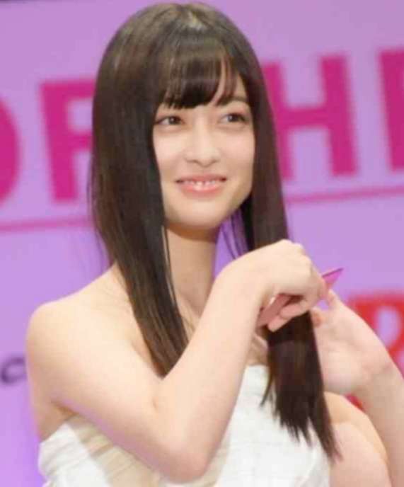 橋本環奈　主演映画舞台挨拶から焼肉店直行姿をキャッチ
