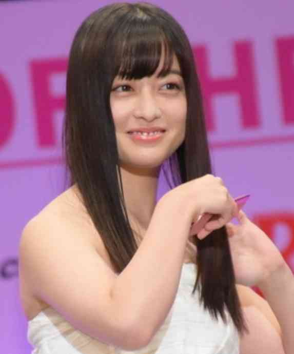 橋本環奈　主演映画舞台挨拶から焼肉店直行姿をキャッチ