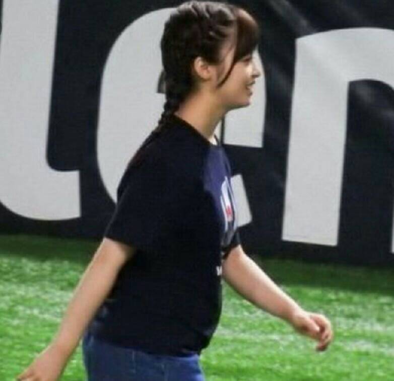 橋本環奈　主演映画舞台挨拶から焼肉店直行姿をキャッチ