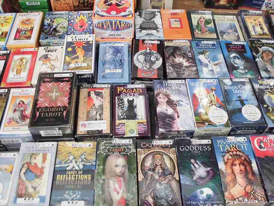 色んなタロットカードやオラクルカードが見たいです