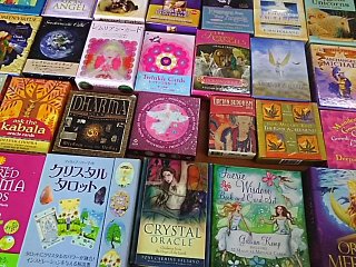 色んなタロットカードやオラクルカードが見たいです