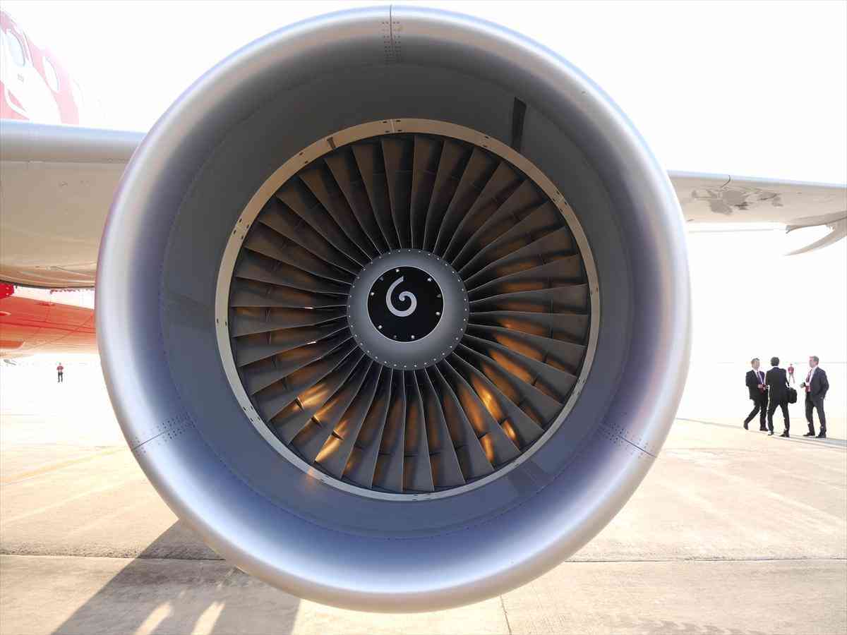 「音がうるさい」「匂いまき散らす」携帯扇風機めぐるマナー問題