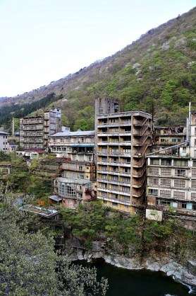 30年前の「消費税3％」で建てられた58億円ホテル、今は廃墟