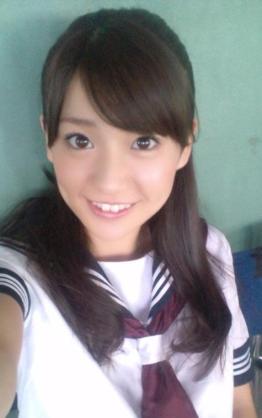 大島優子、女子高生セーラー服ショットを披露「大きな心で見て〜」
