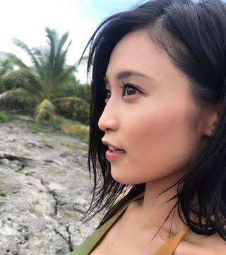 「ホント、美人になった」小島瑠璃子の艶やかロング＆美デコルテショットをファン絶賛