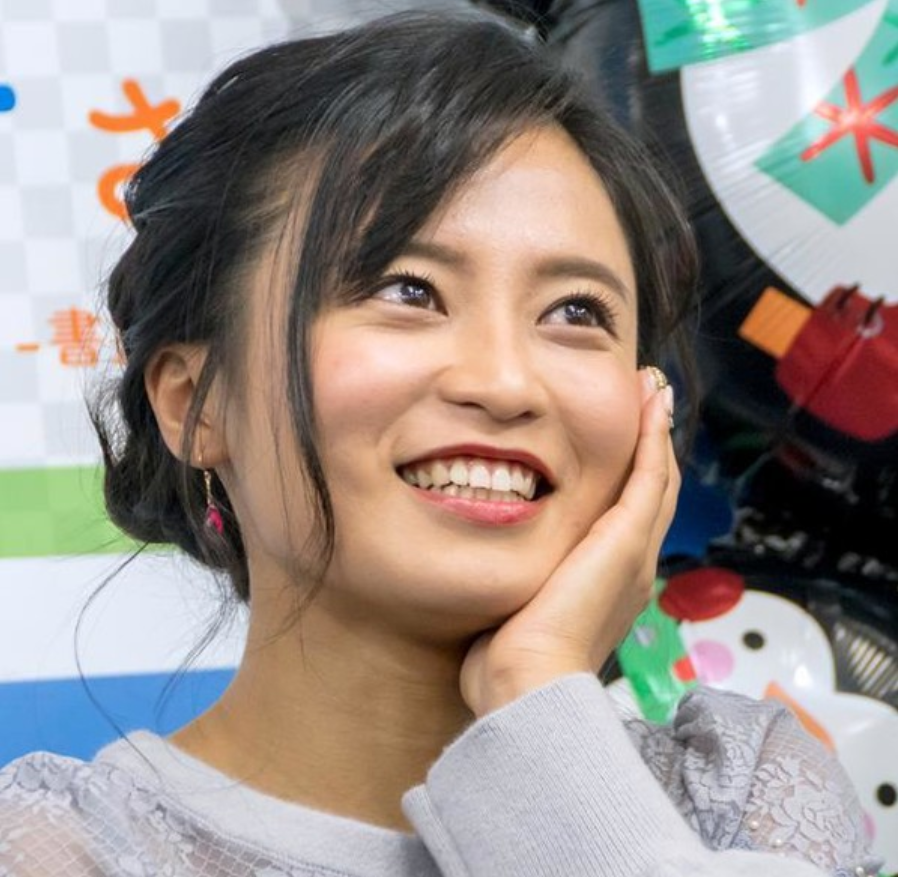 「ホント、美人になった」小島瑠璃子の艶やかロング＆美デコルテショットをファン絶賛
