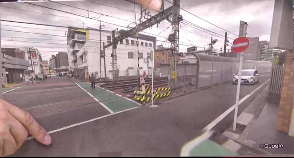 京急線の踏切 トラックと電車が衝突 17人けがの情報 横浜