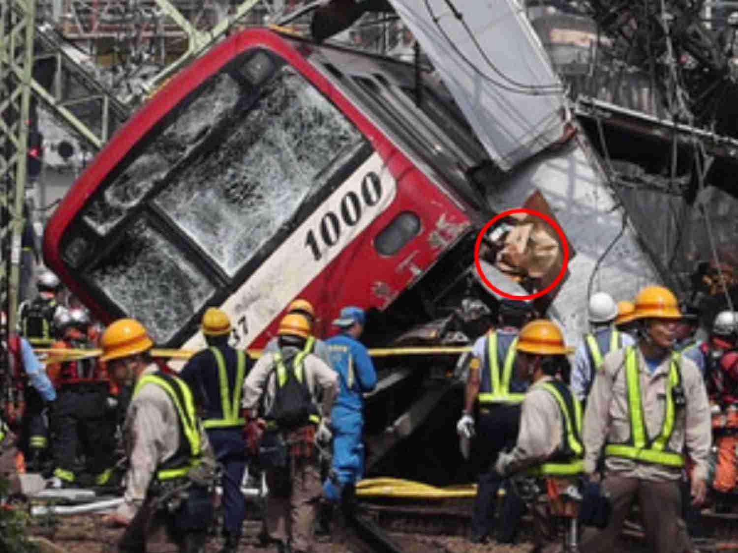 京急線の踏切 トラックと電車が衝突 17人けがの情報 横浜