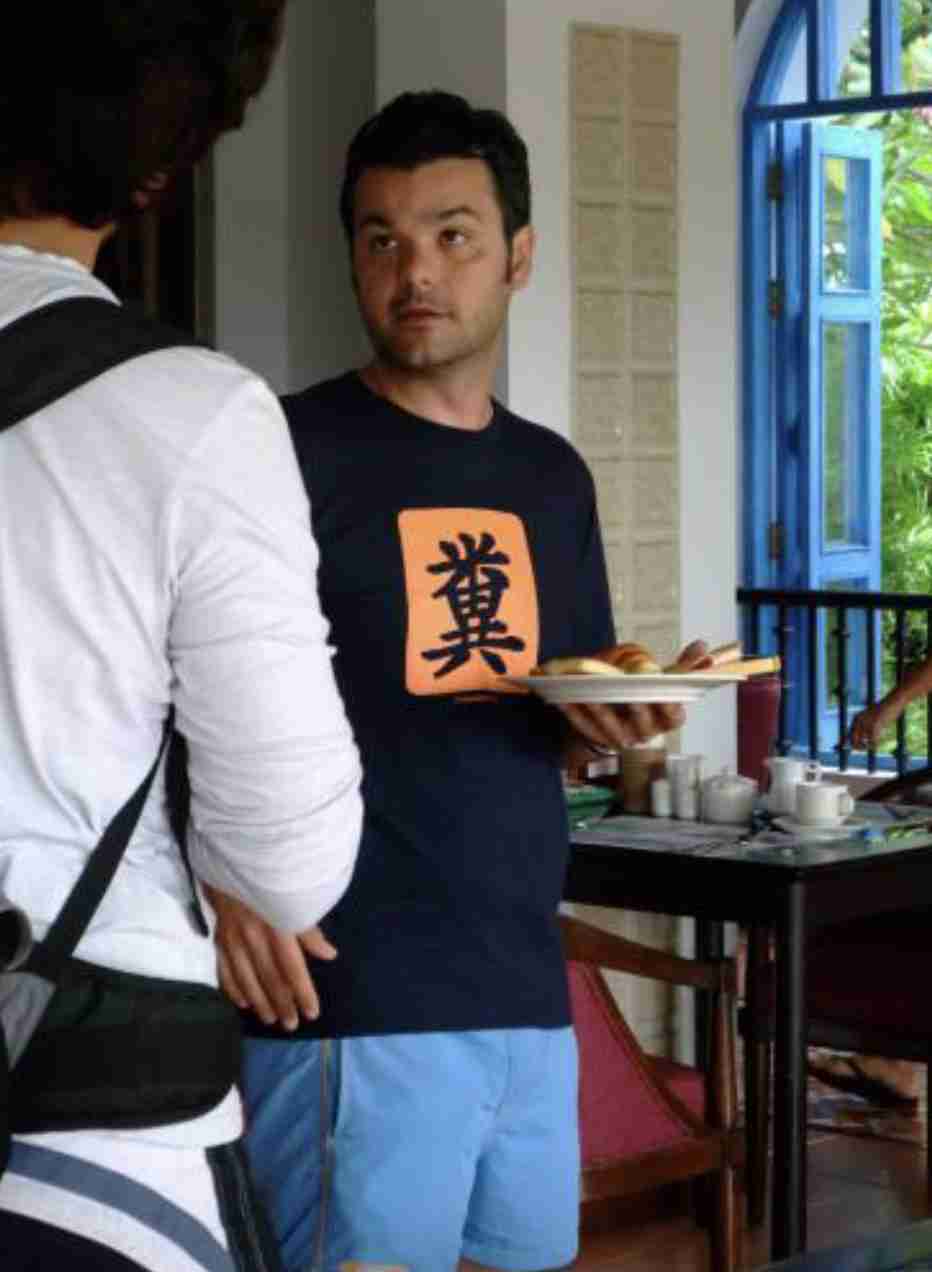 外国人が日本語の服を着ている画像下さい