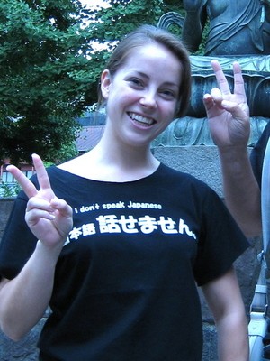外国人が日本語の服を着ている画像下さい