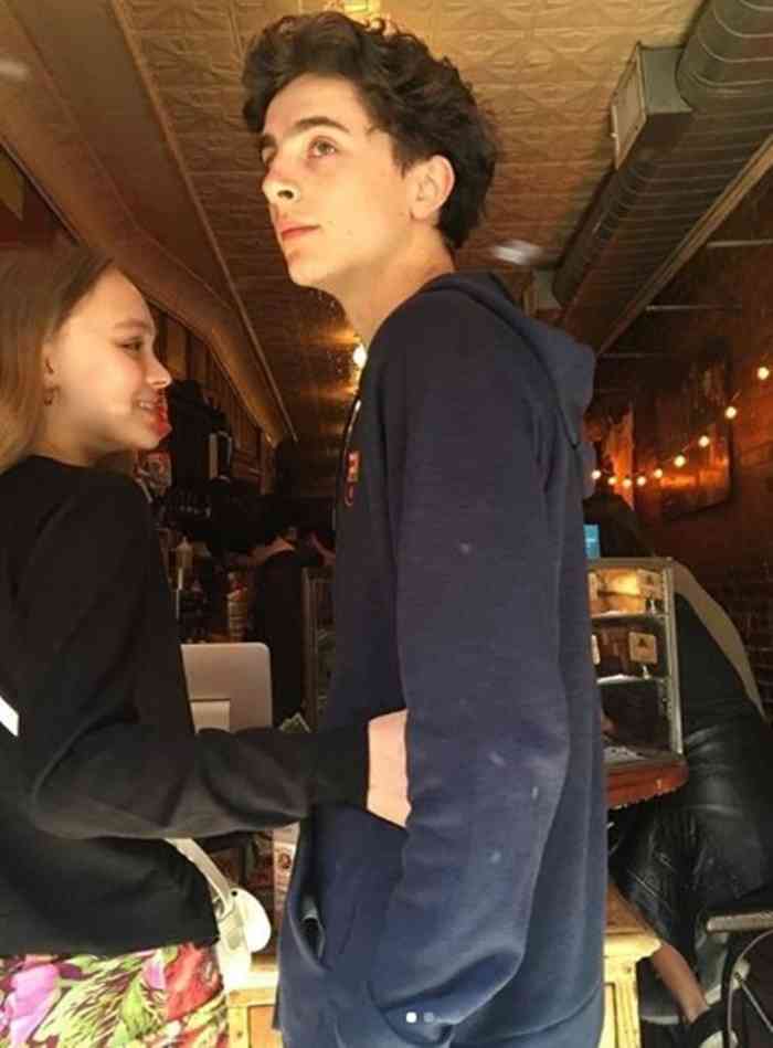 ショーン・メンデス、ステージでカミラ・カベロにキス　北米ツアー最終公演で