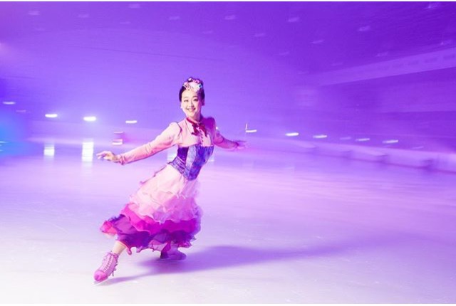 浅田真央、胸元&背中大胆ドレスで登場 高橋一生が感動「おきれい」【ベストフォーマリスト授賞式】
