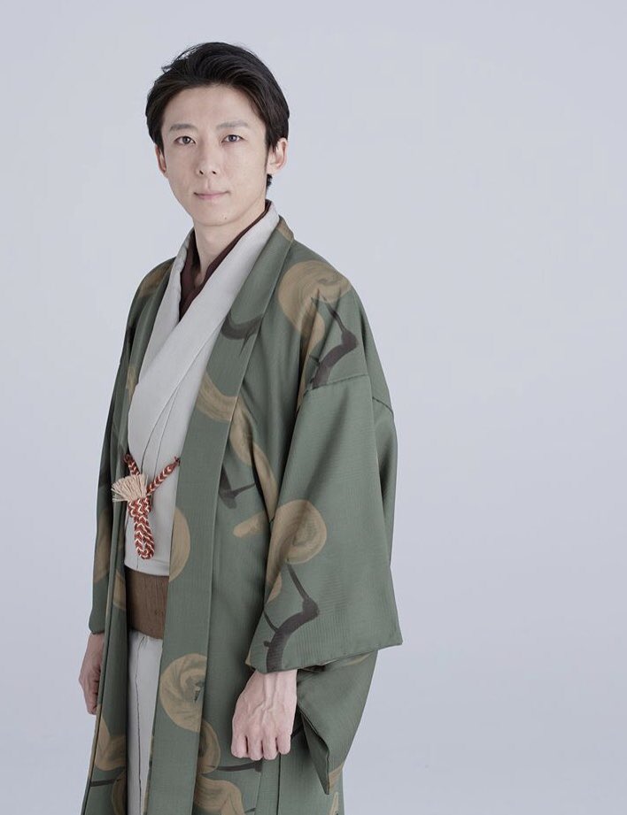 浅田真央、胸元&背中大胆ドレスで登場 高橋一生が感動「おきれい」【ベストフォーマリスト授賞式】