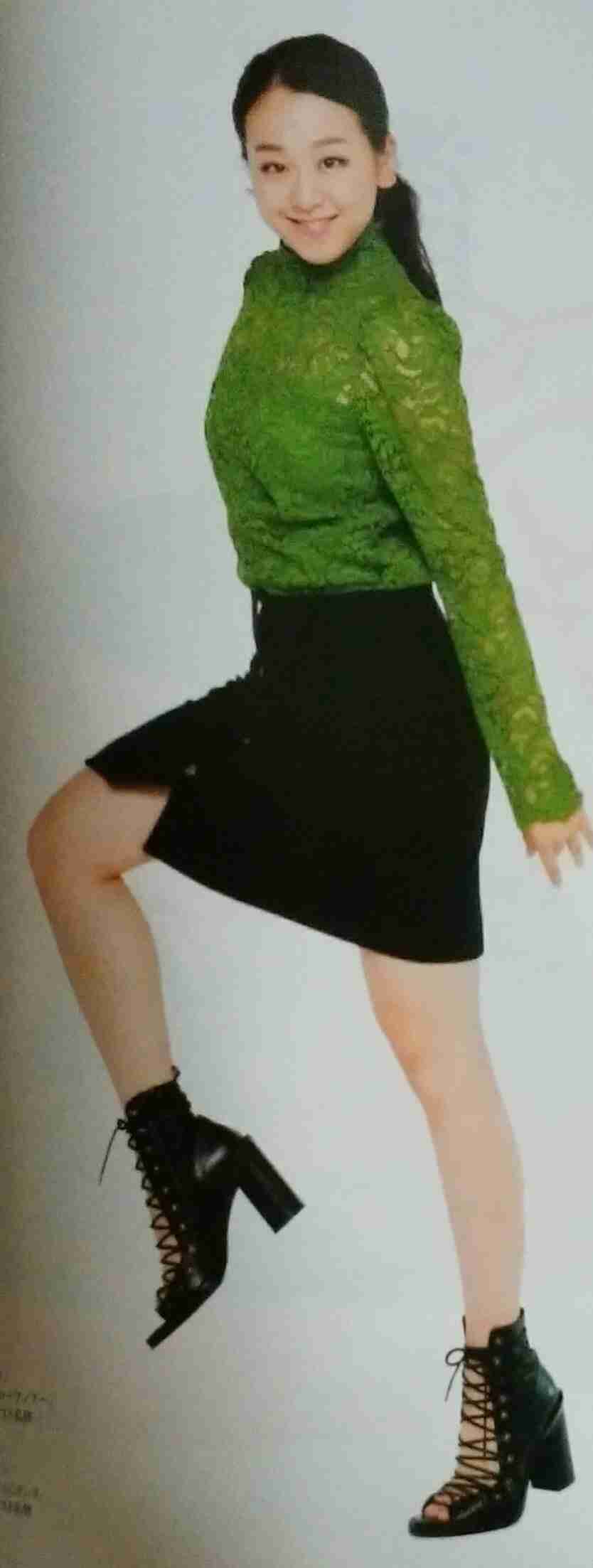 浅田真央、胸元&背中大胆ドレスで登場 高橋一生が感動「おきれい」【ベストフォーマリスト授賞式】