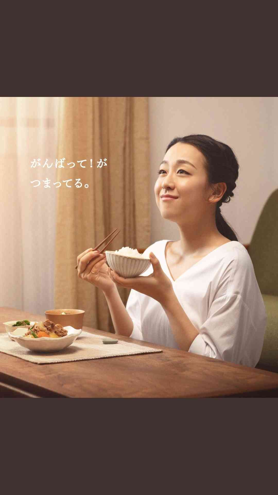 浅田真央、胸元&背中大胆ドレスで登場 高橋一生が感動「おきれい」【ベストフォーマリスト授賞式】