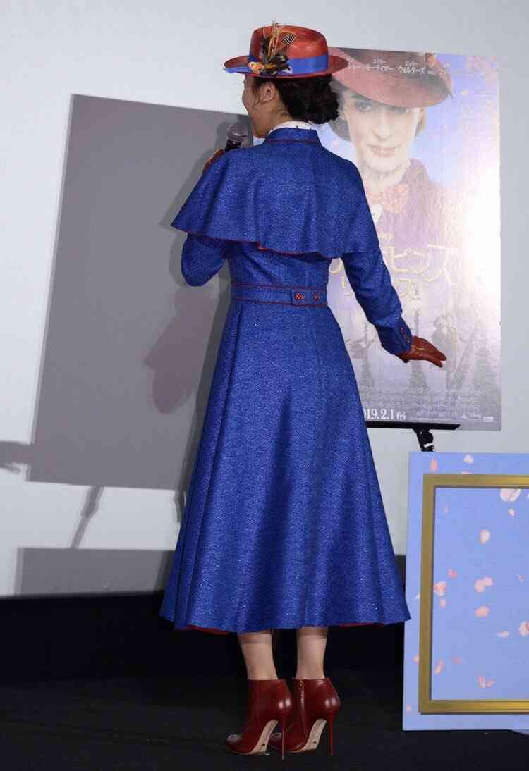 浅田真央、胸元&背中大胆ドレスで登場 高橋一生が感動「おきれい」【ベストフォーマリスト授賞式】