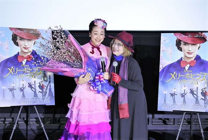 浅田真央、胸元&背中大胆ドレスで登場 高橋一生が感動「おきれい」【ベストフォーマリスト授賞式】
