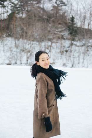 浅田真央、胸元&背中大胆ドレスで登場 高橋一生が感動「おきれい」【ベストフォーマリスト授賞式】